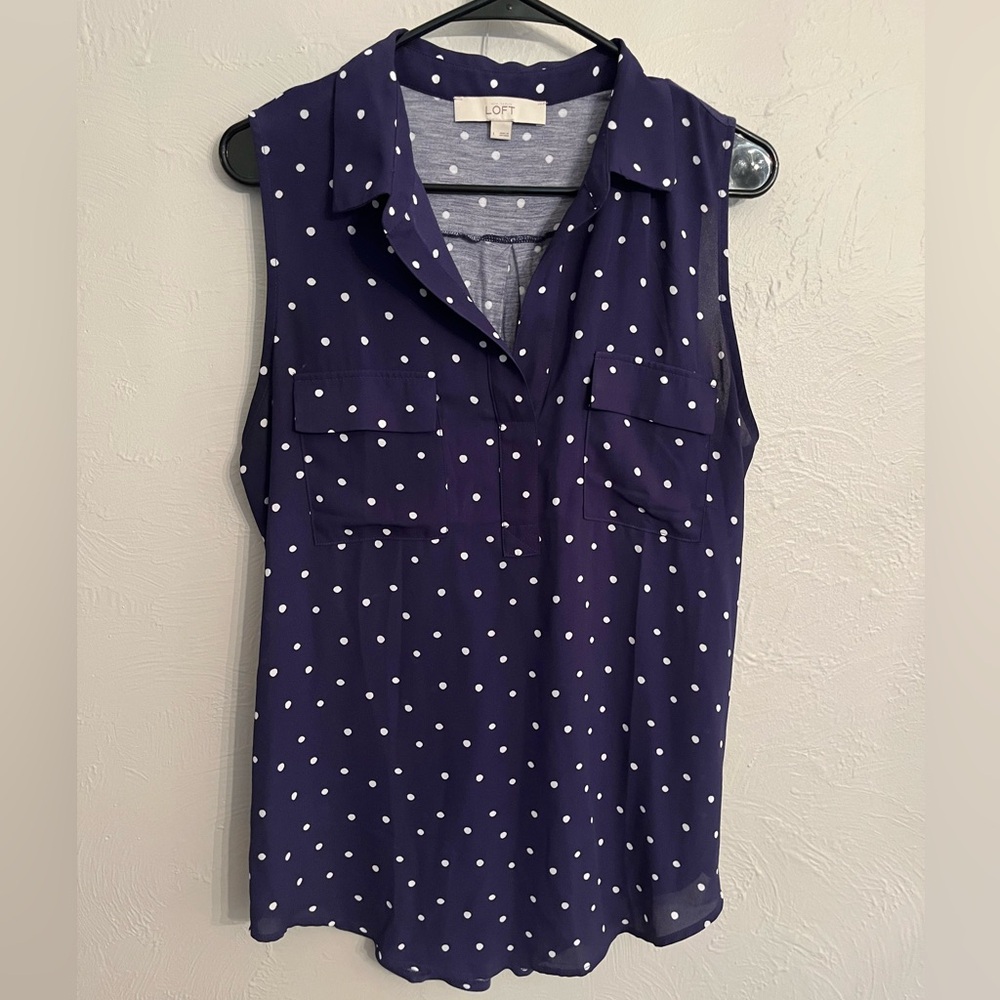 Navy with white polka dot sleeveless collared Loft shirt Size L